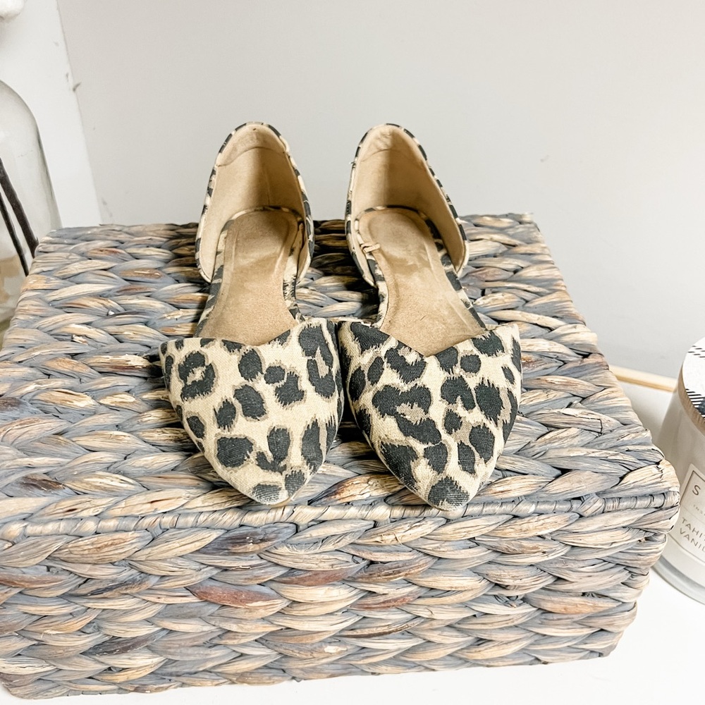 Time and Tru Neutral Leopard Print Pointed Toe D’orsay Flats Size 7